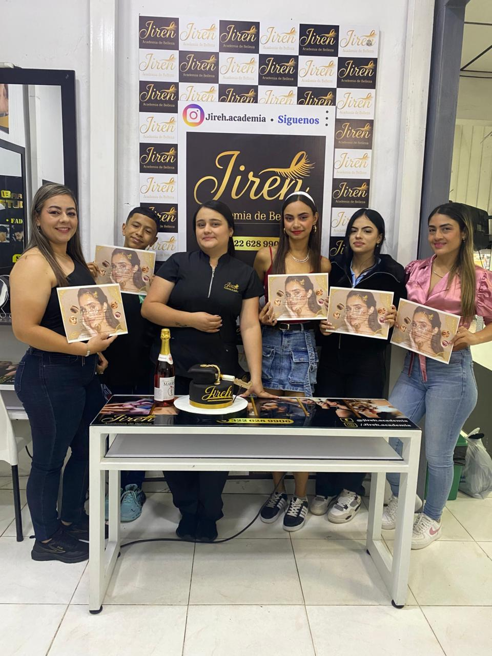 Graduación de estudiantes de la Academia de Belleza Jireh