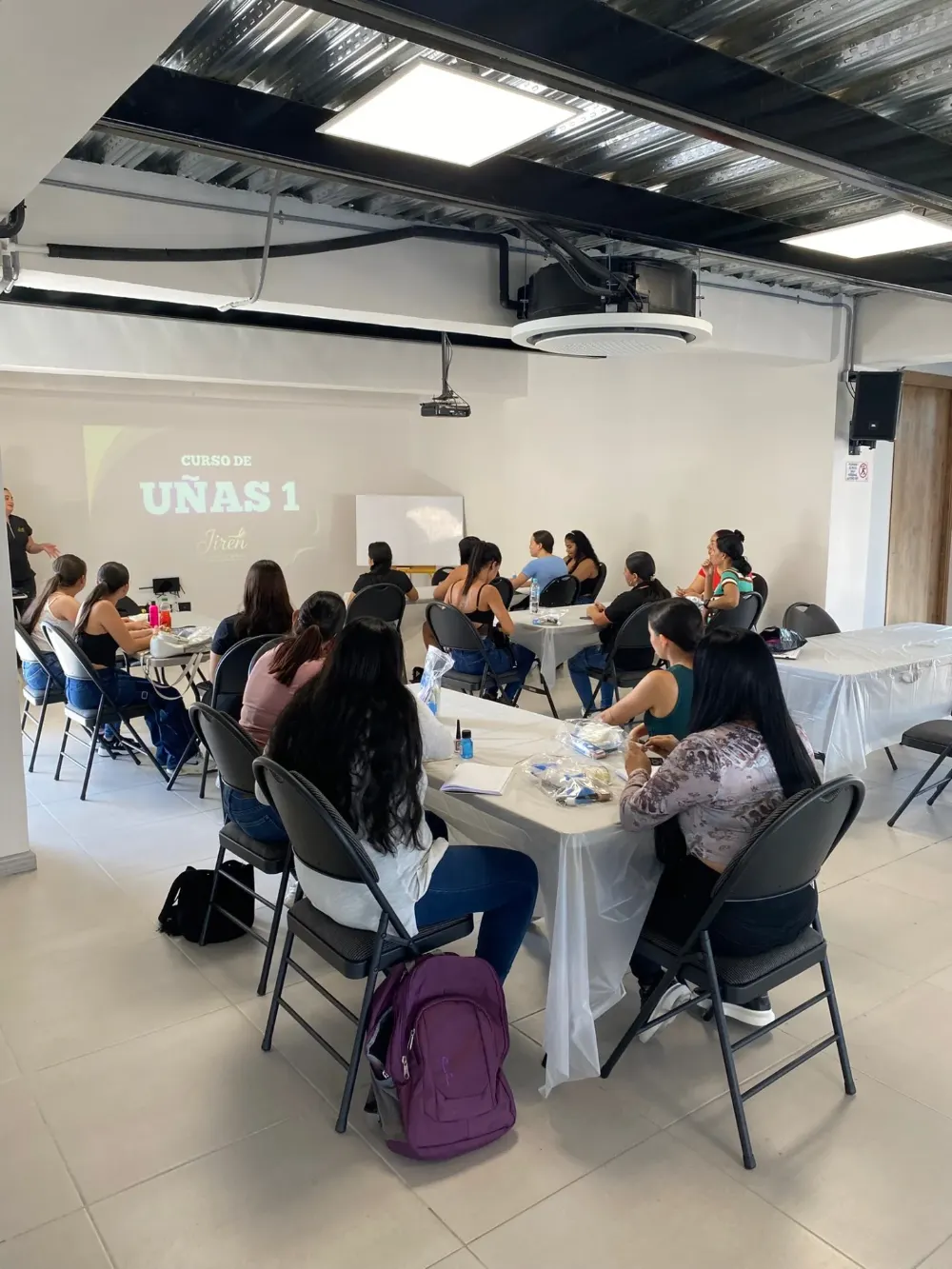 Práctica en Uñas Nivel 2 — Academia Jireh